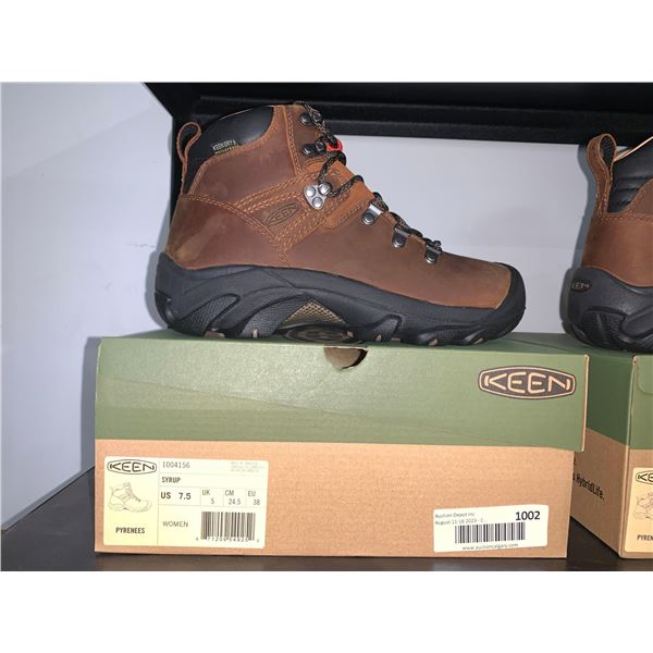 NEW Keen Pyrenees Ladies Hiking Boots Size 7.5