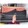 Image 4 : Vans Classic Slip Ons - Black - Size  Men's 10.5