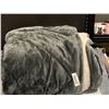 Image 1 : Queen Sized Sherpa Lined Bed blanket