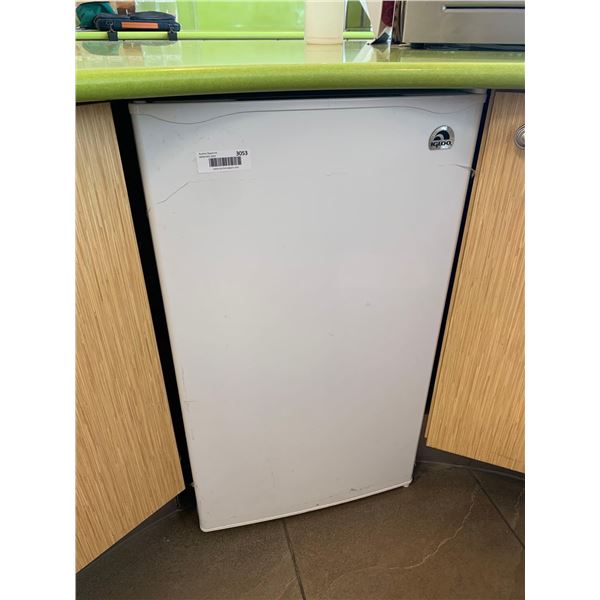 Igloo White single door bar fridge