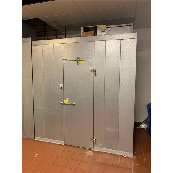 Norlake Walk In Cooler, self contained unit with roof mount air cooled refrigeration unit. Inside Me