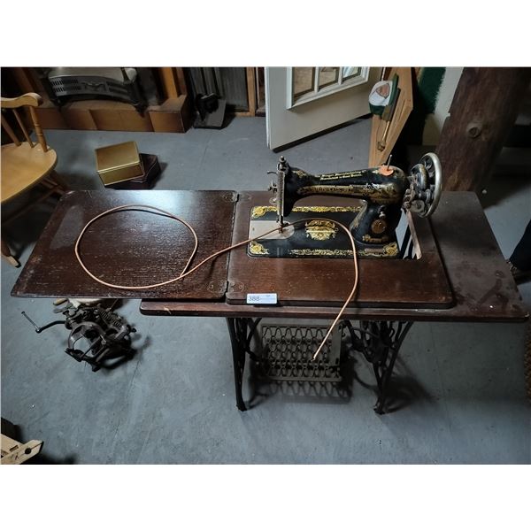 Antique Singer Treadle Sewing Machine No Y6475131  29 High x 46 Long x 16 Deep