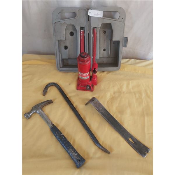 Motomaster 4 Ton Capacity Jack Model # 09-1004-8, With Crowbars & Hammer