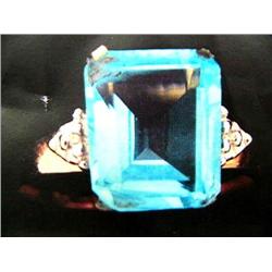10 K yellow gold lady's ring, emerald cut topaz approx. 2.00 cts replacement cost $325.00