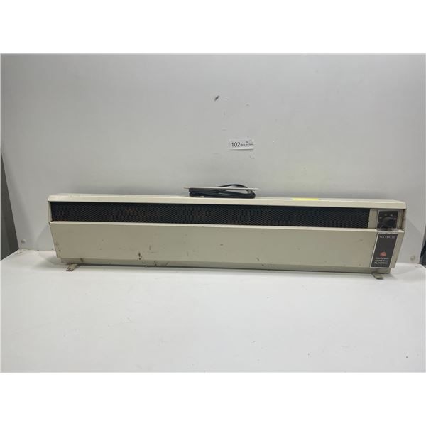 Canadian General Electric Baseboard Heater With Variable