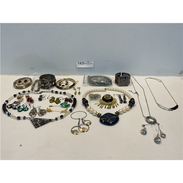 Miscellaneous Jewelery Assortment