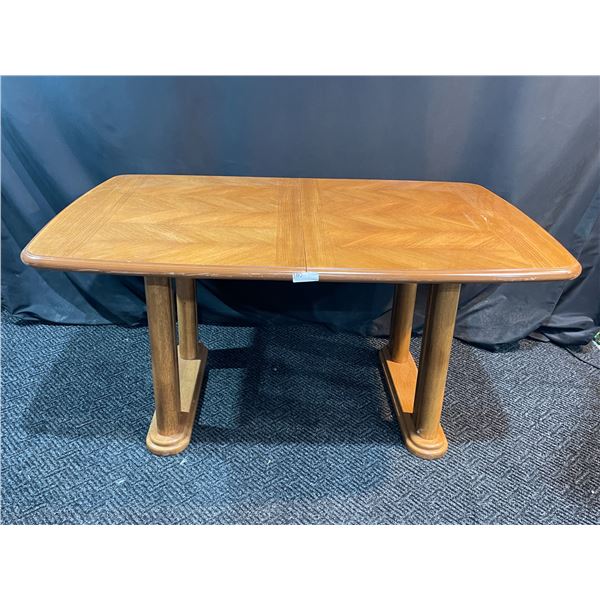 Hardwood Kitchen Table With Leaf Extender And 4 Chairs