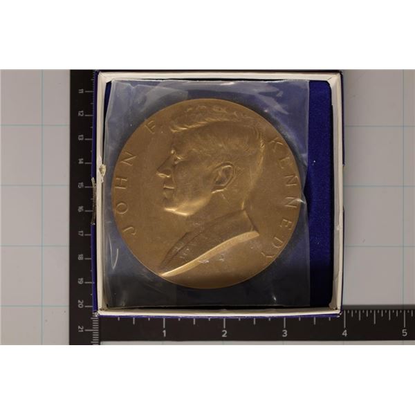 3 1/2'' BRONZE MEDAL JOHN F. KENNEDY 3.8 OZ. BY