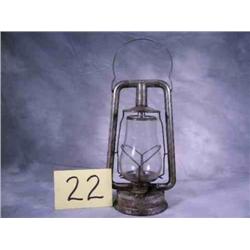 Dietz HY-LO kerosene lantern, 13.5" tall