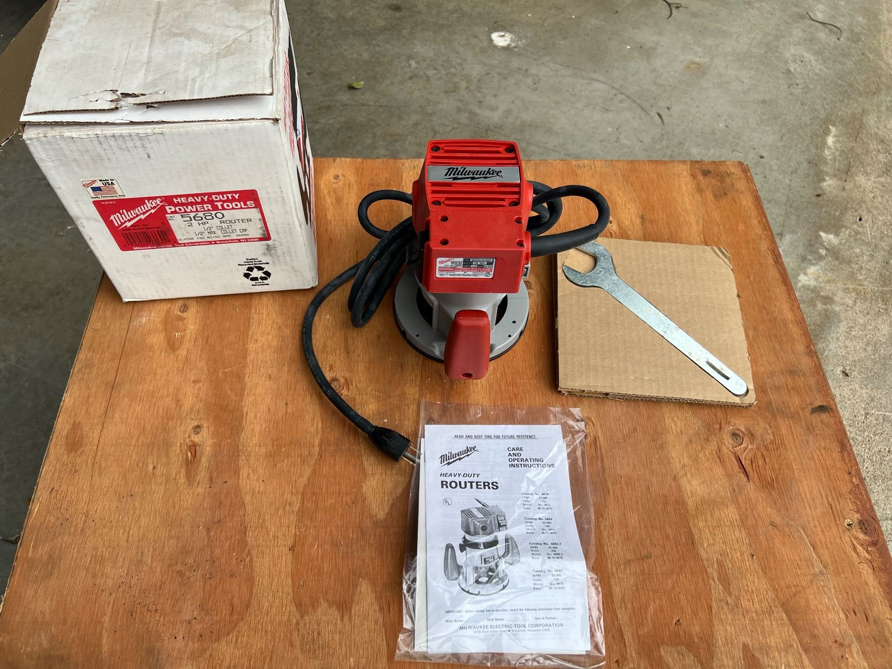 MILWAUKEE 2HP ROUTER; APPEARS UNUSED AND IN ORIGINAL VINTAGE BOX ...