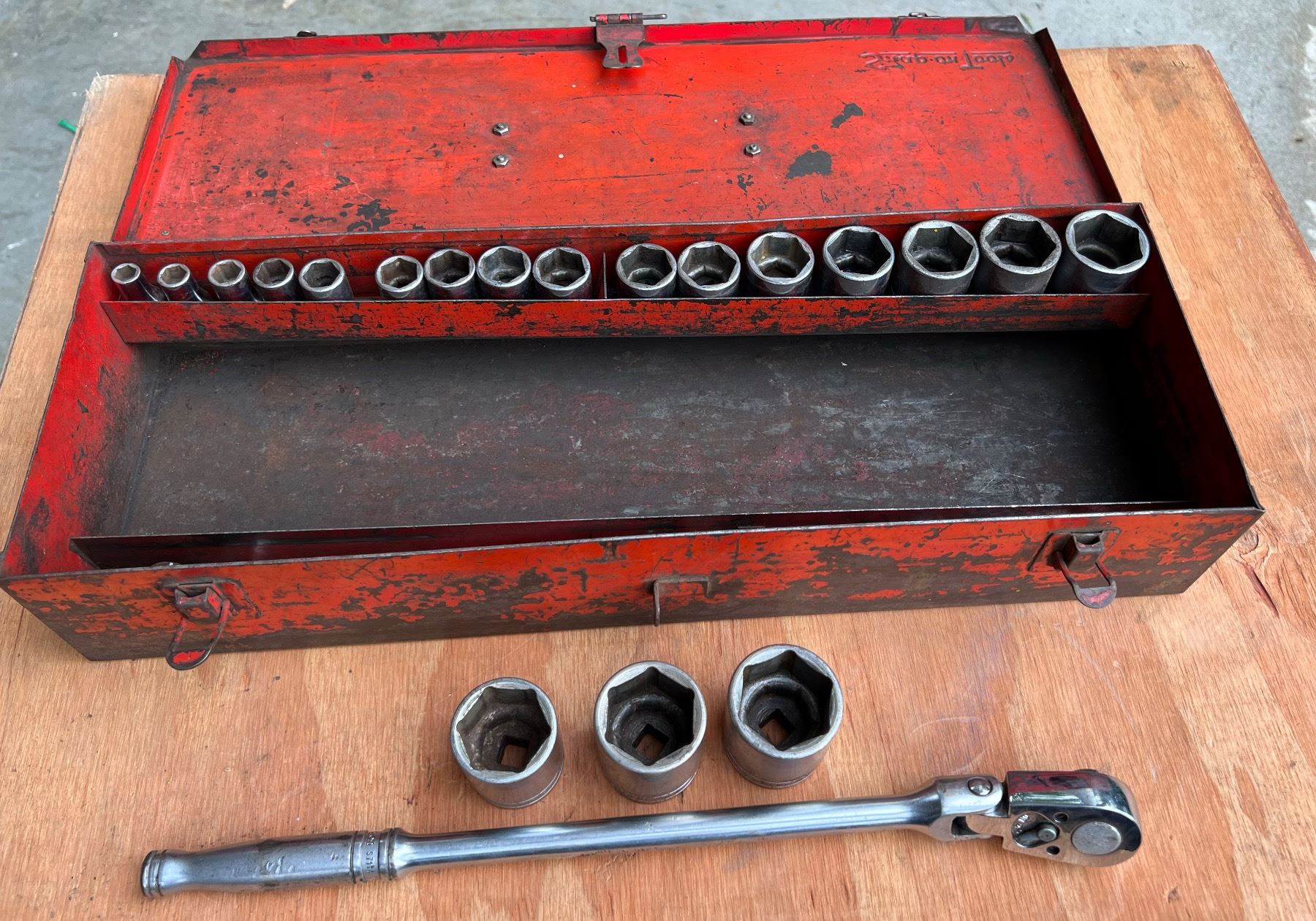 SNAP-ON HALF-INCH DRIVE SOCKET SET WITH CASE;