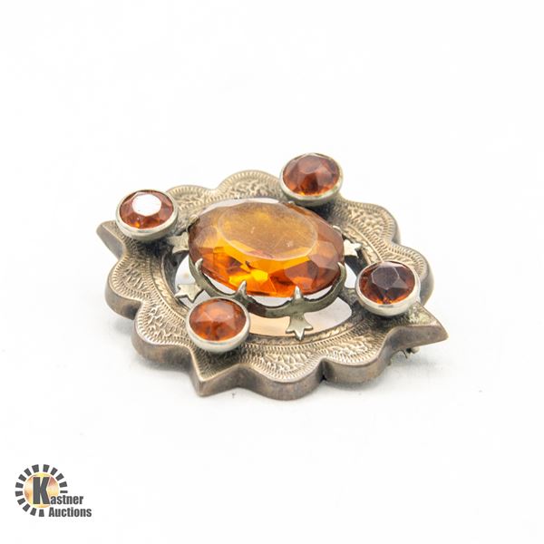 ANTIQUE SCOTTISH BROOCH WITH AMBER