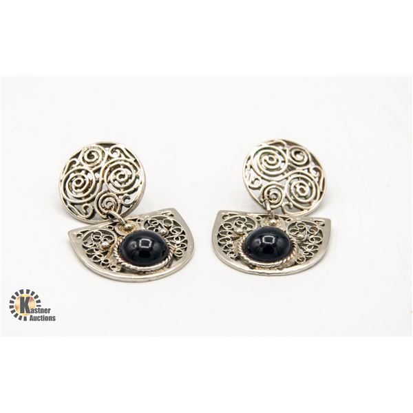 1960S FILIGREE EARRINGS WITH BLACK STONE