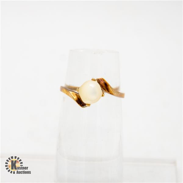 10K GOLD RING WITH ANTIQUE NATURAL PEARL CENTRE