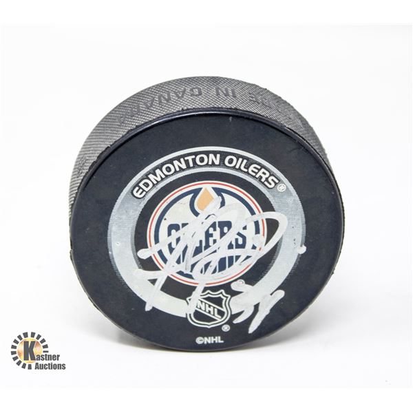 AUTOGRAPHED EDMONTON OILERS HOCKEY PUCK