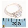 Image 1 : 59- 3.0 CT CZ WITH 3 CLEAR CZ ON EITHER SIDE WITH