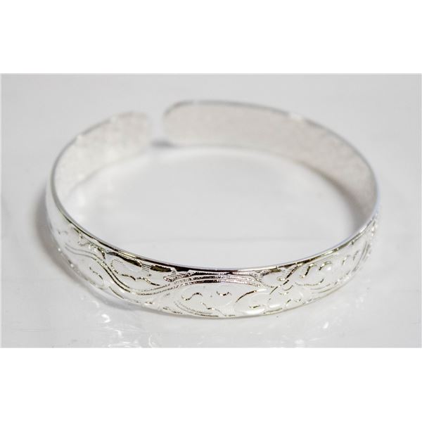 NEW .925 BANGLE IN CLOTH POUCH