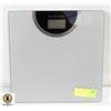 Image 1 : MODERN DIGITAL WEIGHT SCALE,NEEDS BATTERY