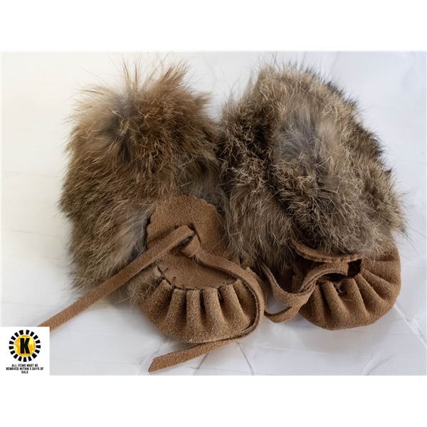 BABY FUR & LEATHER MOCCASINS SIZE2