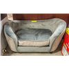 Image 1 : GREY AMAZON MINI COUCH SHAPED PET BED WOODEN FRAME