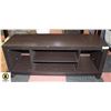 Image 2 : BROWN TV STAND APPROX H-19" W-15.75" L-47.25"