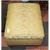 Image 1 : VINTAGE OTTOMAN LOTS OF PILLING 23" X 19" X 13"