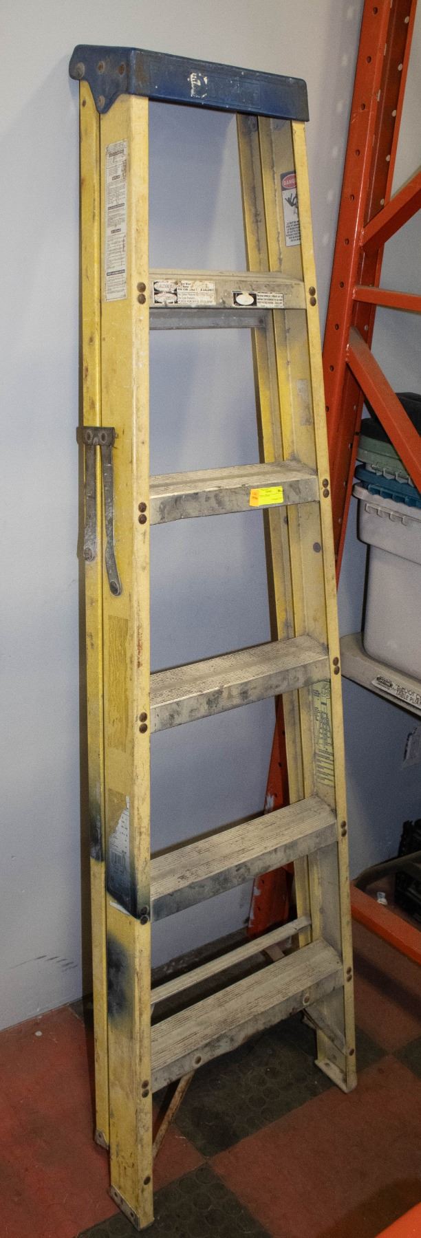 6 FT STEP LADDER 6 ft step ladder
