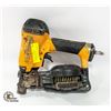 Image 1 : BOSTITCH AIR NAILER