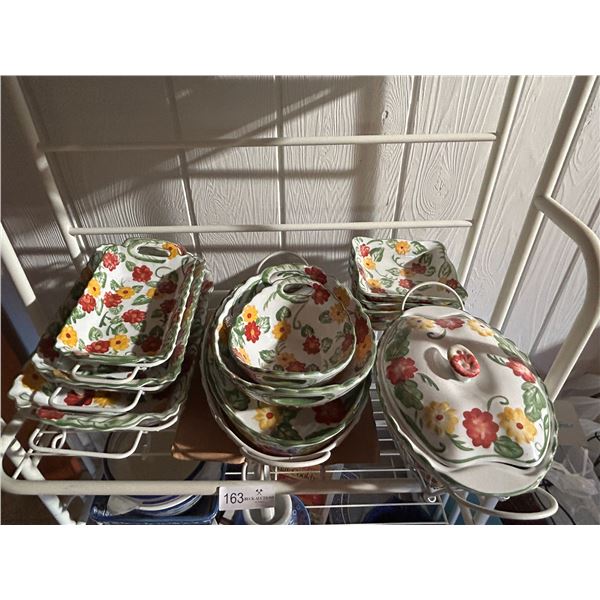 Matching Kitchenware Set