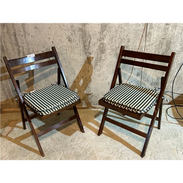 2 Wood Folding Chairs With Cushions