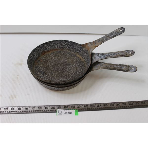 (3) Graniteware Frying Pan