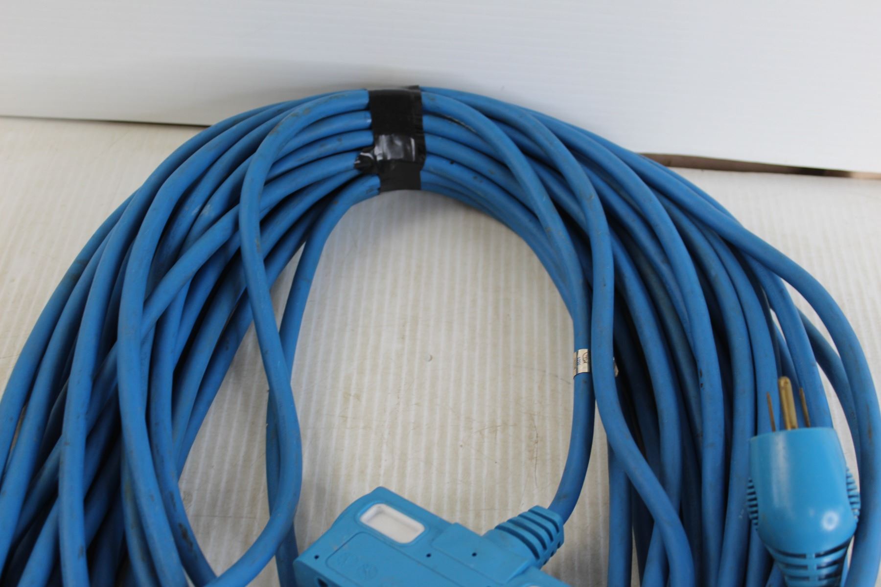 Extension Cord, Retractable Trouble Light Bodnarus Auctioneering