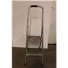 Image 1 : *2-Step Paint Ladder/Stool