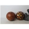 Image 2 : Beaver Figurine and Decorative Balls