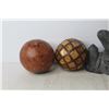 Image 3 : Beaver Figurine and Decorative Balls