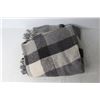 Image 2 : (2) Hats and Plaid Blanket