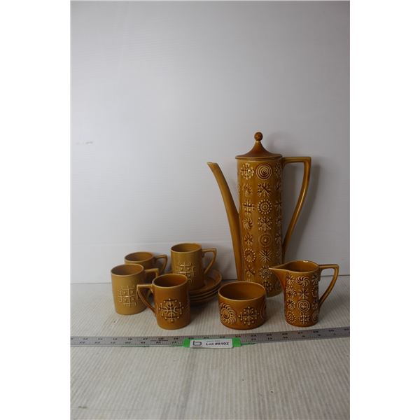 11-Piece Vintage Totem Tea Set