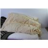 Image 2 : Blanket - Mattress Cover Pad - Bed Cover - Small Carpet