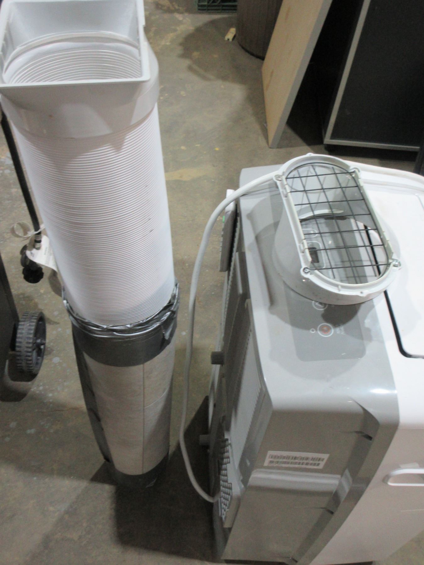 ESTATE NOMA PORTABLE AIR CONDITIONER WITH ATTACHMENTS