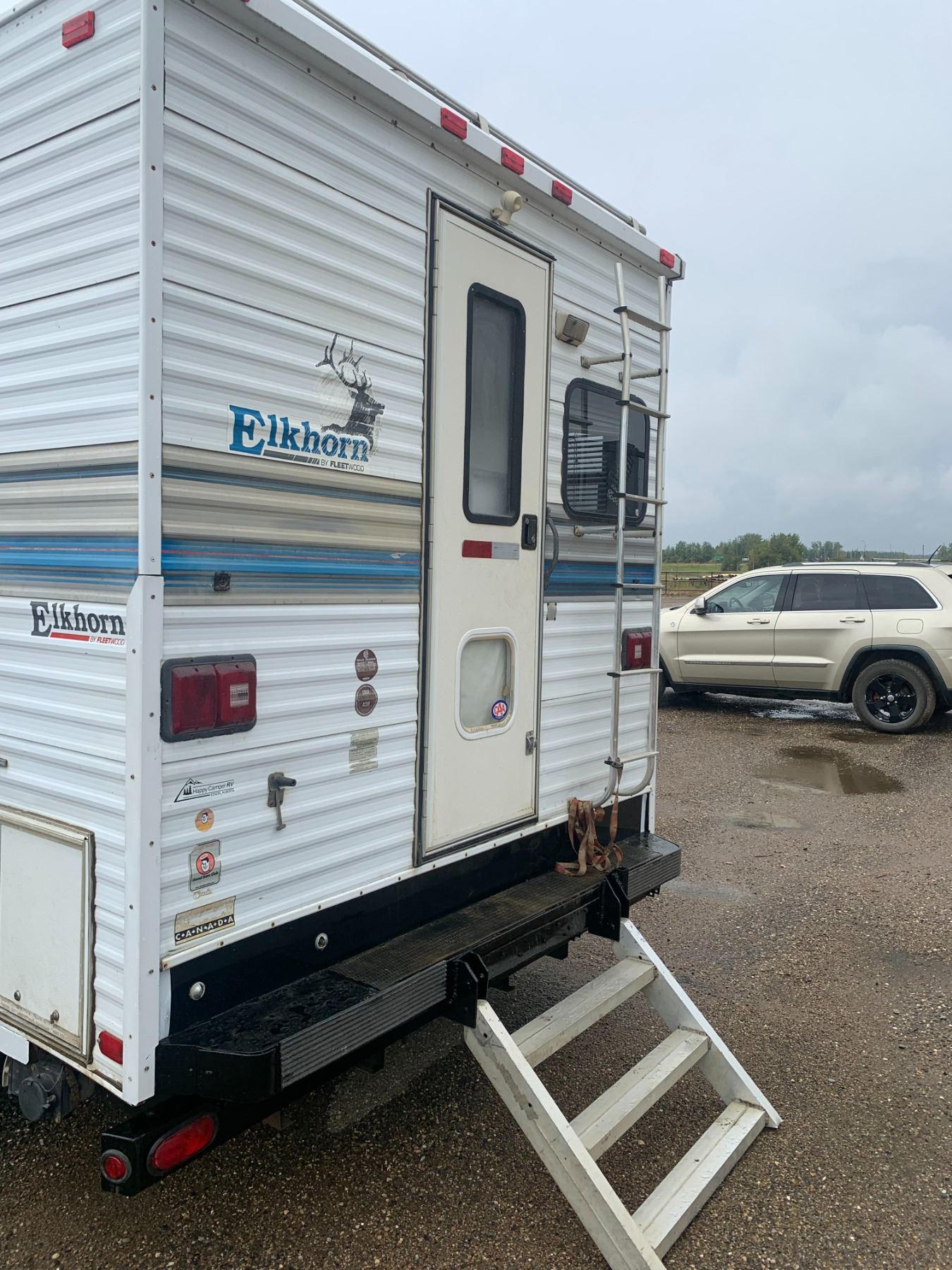 TOYHAULER (1993 FLEETWOOD ELKHORN 12' CAMPER ON 18' T/A CAR HAULER TRAILER