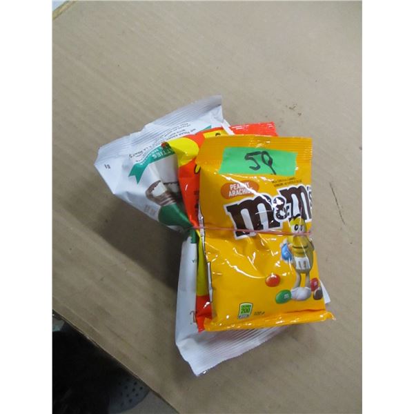 SHELF PULLS (AS IS):  RUSSEL STOVER, REESES & M&M'S