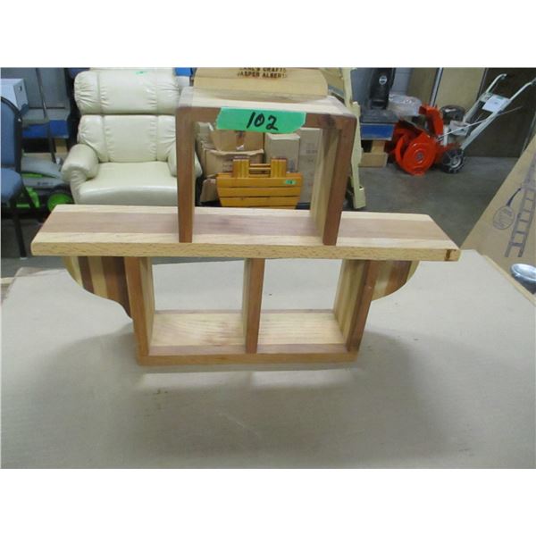 ESTATE:  WOODEN DISPLAY SHELF