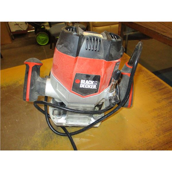 10 AMP BLACK & DECKER PLUNGE ROUTER (LIKE NEW)