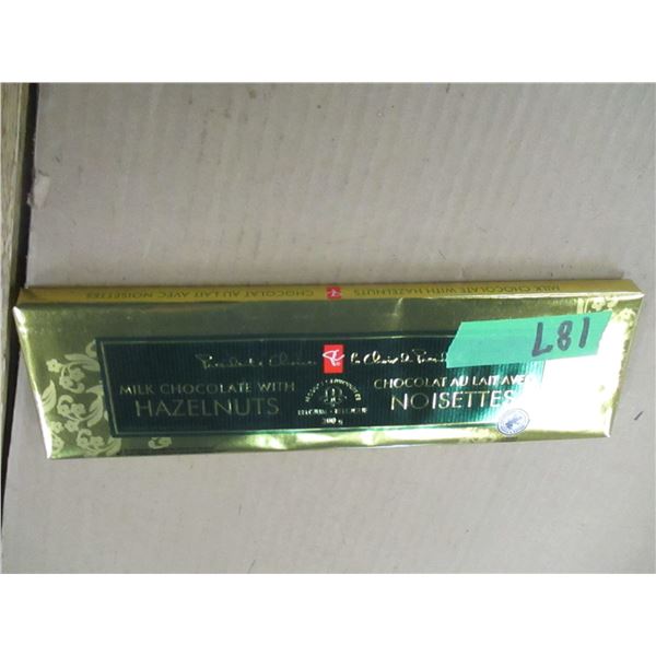 SHELF PULLS (AS IS):  MILK CHOCOLATE & HAZEL NUT BAR (300G)