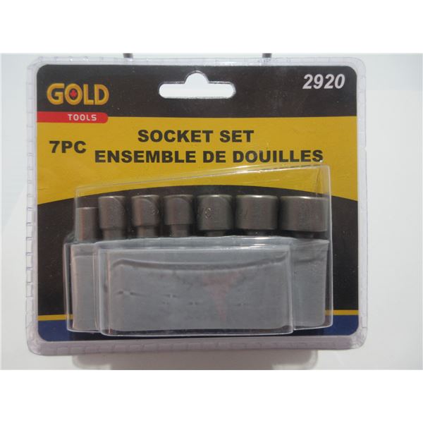 NEW:  7 PIECE SOCKET SET