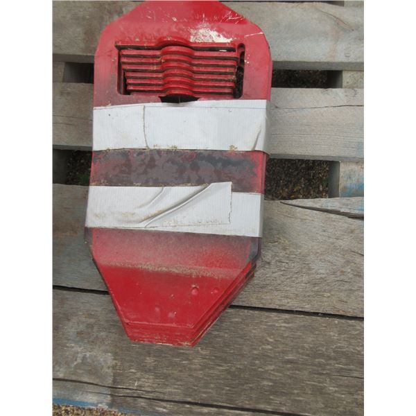 BUNDLE OF SHOVELS