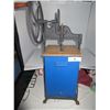 Image 1 : COLLECTIBLE:  BUTTER CHURN