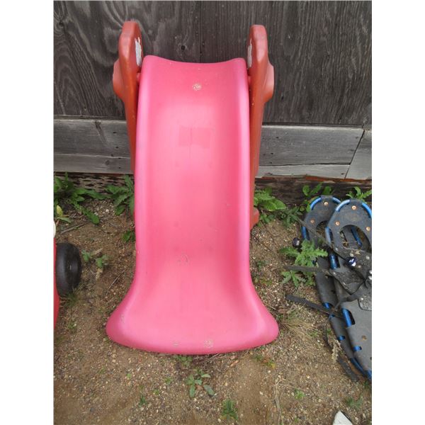 KID'S SLIDE & PLASTIC RIDING CAR