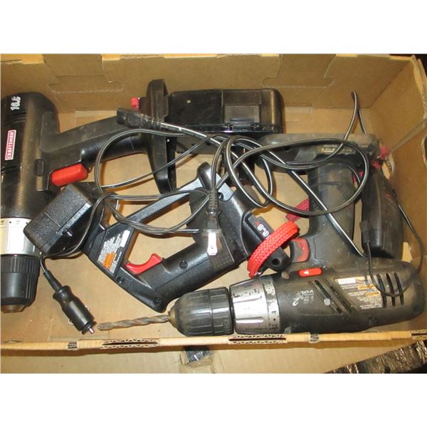 CRAFTSMAN 16.8 V CORDLESS DRILL, BATTERY, LANTERN (NO CHARGER)