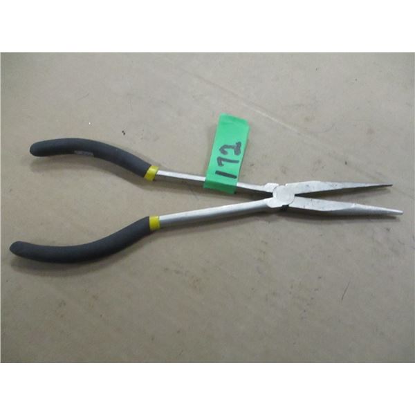 PAIR OF LONG NEEDLE NOSE PLIERS